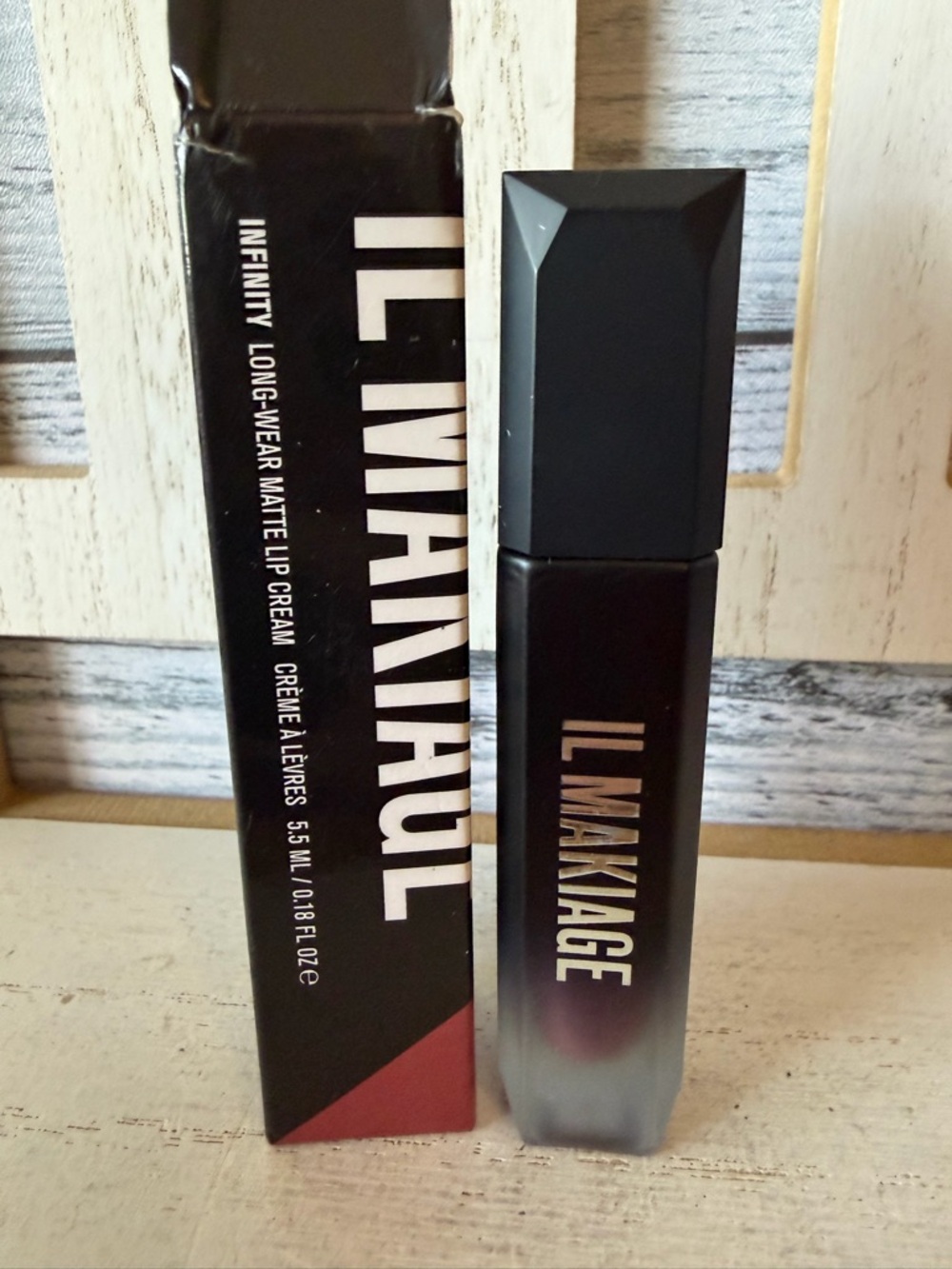 IL Makiage Infinity Long-Wear Matte Lip Cream 401 Infinity Matte Royal New